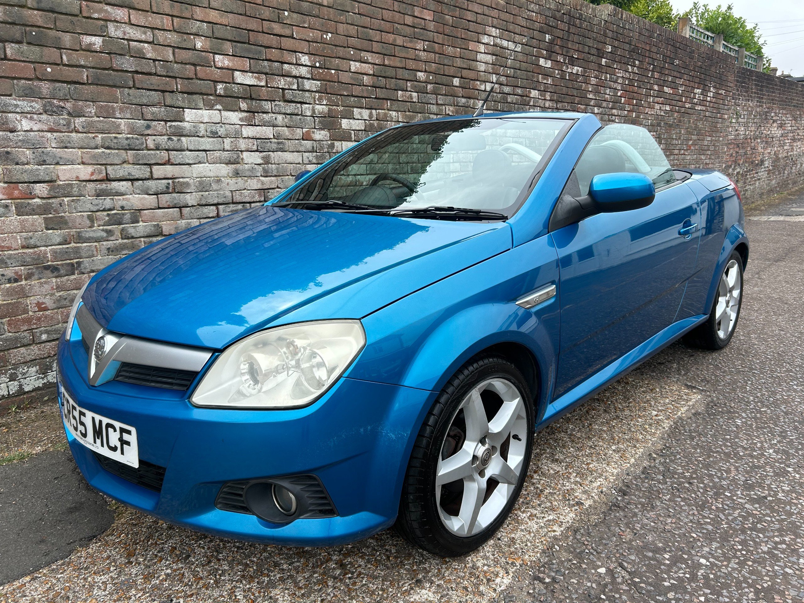 Vauxhall Tigra dealer public-web source image