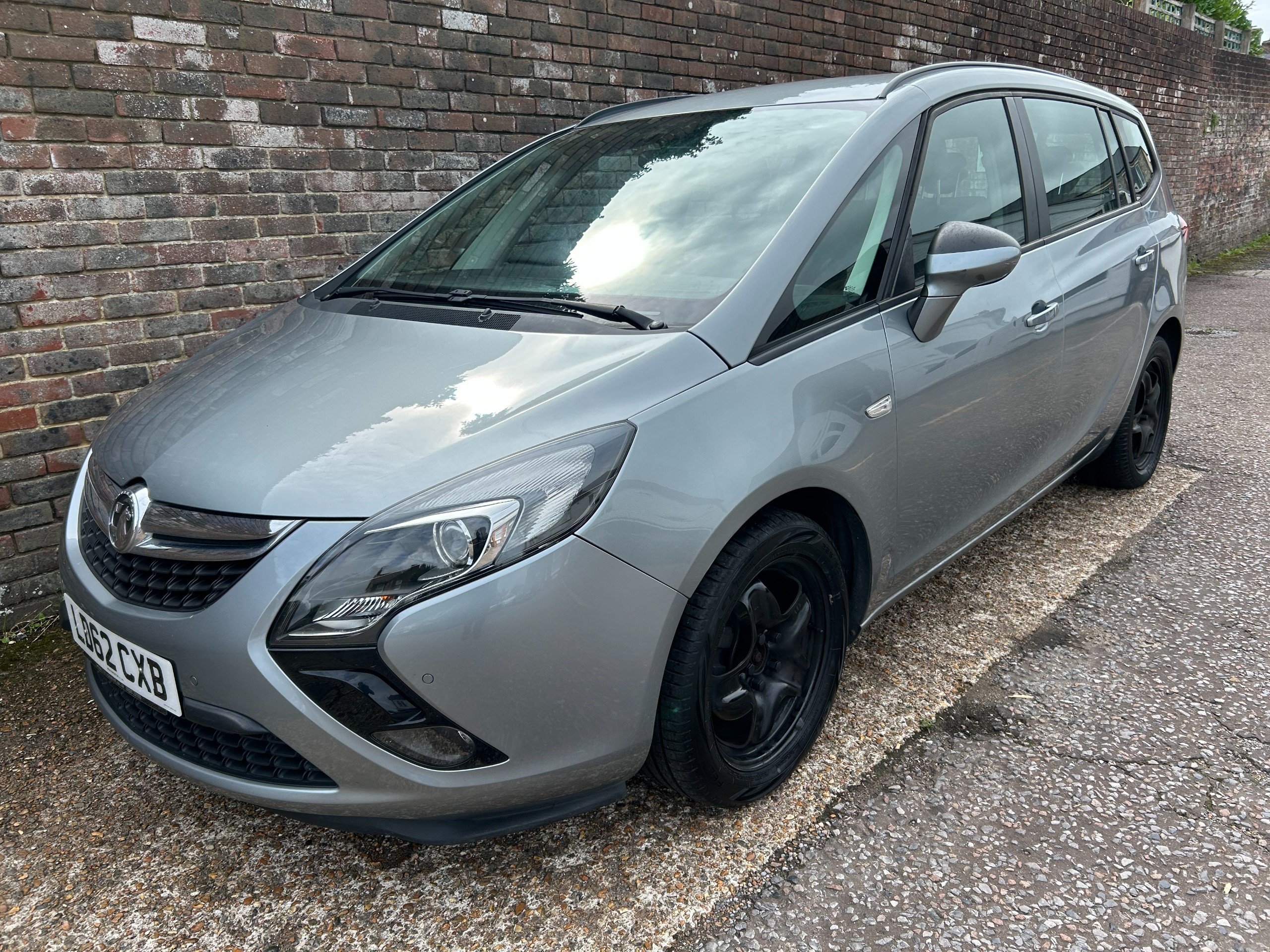 Vauxhall Zafira Tourer listing photo